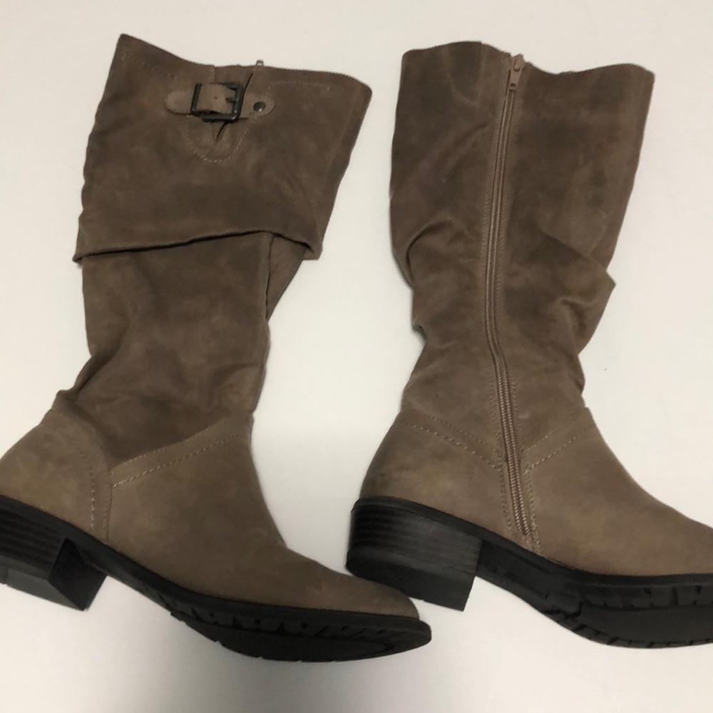 White Mountain Suede Boots